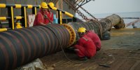 انجام تعمیرات اساسی شیلنگ‌های شناور پایانه کوروش