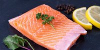 کدامیک امگا ۳ بیشتری دارد؛ ماهی سالمون یا تن؟