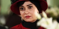 لحظه غم‌انگیز پریناز ایزدیار بر مزار پدرش