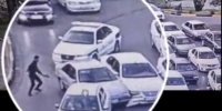 لحظه زمین گیر شدن مجرم وسط یک خیابان شلوغ + ویدئو | کشف ۴۰۰ هزار نخ سیگار قاچاق از خودرو شوتی