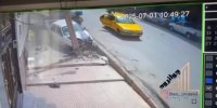 تصادف عجیب پراید با تیر برق ! | ببینید