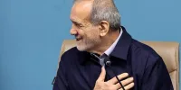 شوخی ناگهانی یکی از حضار با پزشکیان حین سخنرانی جدی + ببینید | رئیس‌جمهور خودش هم خنده‌اش گرفت
