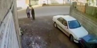لحظه دردناک سقوط ایزوگام کار از طبقه چهارم + فیلم