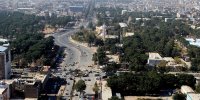 تصاویر اقدام عجیب افغان‌ها در شهر؛ ترکاندن لاستیک ماشین‌ها برای... + ویدئو