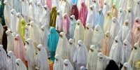 حادثه عجیب در نماز جماعت مسجد با شوخی دو دختر +‌ویدئو | خودشان را به بی‌خبری زدند و فرار کردند
