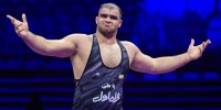 تانک بختیاری‌ها هم قهرمان جهان شد | لحظه پیروز شدن میرزازاده در فینال کشتی فرهنگی قهرمانی جهان را ببینید