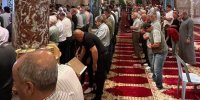 تصاویری از اقامه نماز ظهر در مصلای قِبلی در مسجد مبارک الاقصی