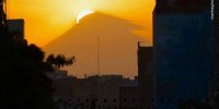 طلوع خورشید از میان آزادی