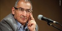 زیباکلام: رضا پهلوی دست چپش به دست راستش می‌گوید چه خاکی بر سرمان کنیم!!