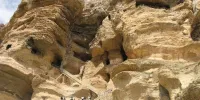 غار کرفتو؛ شگفتی هزارساله کردستان با معماری دست‌کند و کتیبه‌های ارزشمند