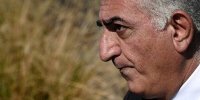 تصویری از رضا پهلوی در راهپیمایی ۲۲ بهمن!