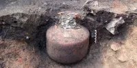 کوزه‌ شکسته ۱۷۰۰ ساله پر از سکه بود! + عکس