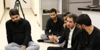 حضور نجم الدین شریعتی و اصحاب رسانه در منزل فرمانده گمنام موشکی