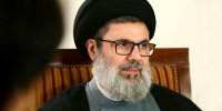 نمازخواندن دبیرکل فقید حزب الله لبنان در پارکینگ + عکس