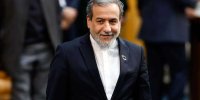 تصویری متفاوت از عراقچی روی فرش قرمز عجیب‌