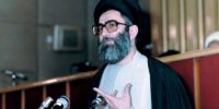 ببینید | خاطرۀ آهنگران از وساطت رهبر شهید برای یک ازدواج در جنگ ۸ ساله