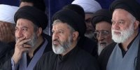 ببینید | حضور سید مصطفی خامنه‌ای در مراسم استقبال از پیکر رهبر شهید انقلاب