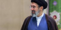 ببینید | فیلم کمتر دیده شده از رهبر انقلاب آیت الله سید مجتبی خامنه‌ای درحال تدریس
