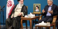 ببینید | پنجره‌ای متفاوتی به دیدار سال گذشته رئیس‌جمهور و هیأت وزیران با رهبر شهید انقلاب