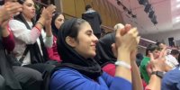 دختران ووشو در حال تشویق تیم پسران با شعار ایران ایران + فیلم