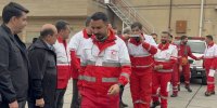 عکس | تصویری جالب از  نماز خواندن یک آتش‌نشان در تهران