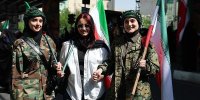 عکس | تصویری متفاوت از نوشته یک دختر در مراسم اربعین شهید لاریجانی در قم: الو بهشت؟