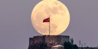 تصاویر | قابی رویایی از شکوه ماه کامل در قلعه آنکارا