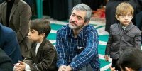 عکس | داماد شهید رهبری دکتر مصباح الهدی باقری به همراه همسر و فرزندانشان در کنار آبمیوه فروشی خیابان کارگر