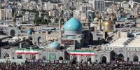 عکس |   نمایی ویژه از طواف پیکر رهبر شهید بر گرد ضریح مطهر امام رضا (ع)