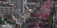 عکس | خودروهای حامل پیکر شهدا در میان جمعیت حاضر در تشییع رهبر شهید انقلاب در مشهد