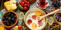 اینفوگرافیک | ۵ ماده غذایی برای رفع کسالت صبحگاهی