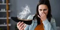 اینفوگرافیک | با چند ترفند ساده، بوی بد کفش ها را سریع از بین ببرید!