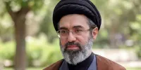 عکس | حضور رهبر انقلاب در جلسه اولیاء و مربیان مدرسه فرزندش
