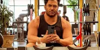 محمدرضا گلزار با دست شکسته در باشگاه ورزشی + عکس