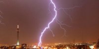 ثبت تصویری متفاوت از صاعقه بزرگ در لواسان دقایقی قبل + فیلم