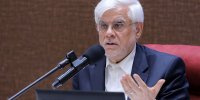 انتقاد تند عارف از صداوسیما/ فردی را که دو واحد کامپیوتر پاس نکرده به تلویزیون می‌آورند تا به عنوان مخالف اینترنت صحبت کند