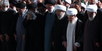 تصاویری از فرزندان رهبر شهید انقلاب در مراسم اقامه نماز