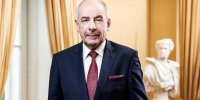 رئیس جمهور این کشور اروپایی مجبور به کناره‌گیری شد