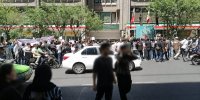 تجمع اعتراضی دانش‌آموزان مقابل وزارت آموزش و پرورش: در شرایط جنگی چگونه درس می‌خواندیم؟/ «حداقل تاثیر قطعی معدل را بردارید»