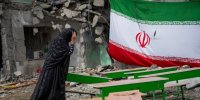 چهره‌های فرهنگی و اسپانیا در حال امضای بیانیه محکومیت حمله به ایران