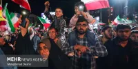 پیروزی در جنگ با حضور باشکوه مردم در خیابان