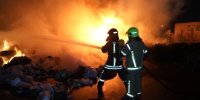حریق انبار ضایعات پلاستیک در حوالی مشهد