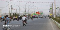 نصب سیستم صوت یکپارچه در بلوار پیامبر اعظم قم برای تشییع رهبر شهید