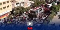 لحظه ورود خودرو حامل پیکر رهبر شهید انقلاب به مراسم تشییع در مشهد