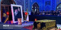 عروس و دامادهایی که در رواق دارالذکر با رهبر شهید عهد بستند