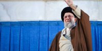 نگاهی به آخرین دیدار رهبری شهید با جمعی از کارگران/ کارگر باید بداند سر این شغل باقی می‌ماند
