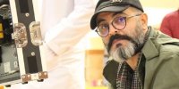 یک کارگردان سینما مقابل نیروگاه دماوند چادر زد
