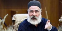یوسفعلی میرشکاک: آقا ترجیح می‌داد به جای نشستن با اهل غوغا و سیاست، با ما شاعران معاشرت کند/ این تعبیر خود آقا در مورد بنده بود که «فلانی رفیق ماست»