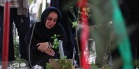مراسم چهلم شهدای جنگ ۴۰روزه/ تصاویر پدران در دست پسران و همسران داغدار بر سر مزار + عکس