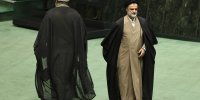 نمایندگان مجلس ، بلندگوی تندروها؟ / اثاث کشی از صندلی های سبز پارلمان به خیابان و فضای مجازی؛نقش واقعی مجلس در بزنگاه‌های کشور چیست؟